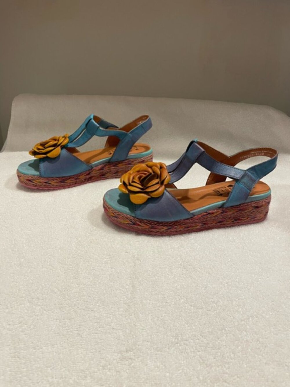L'Artiste Spring Step Tempest turquoise Blue Floral Boho Wedge Sandals 9/39 EUC